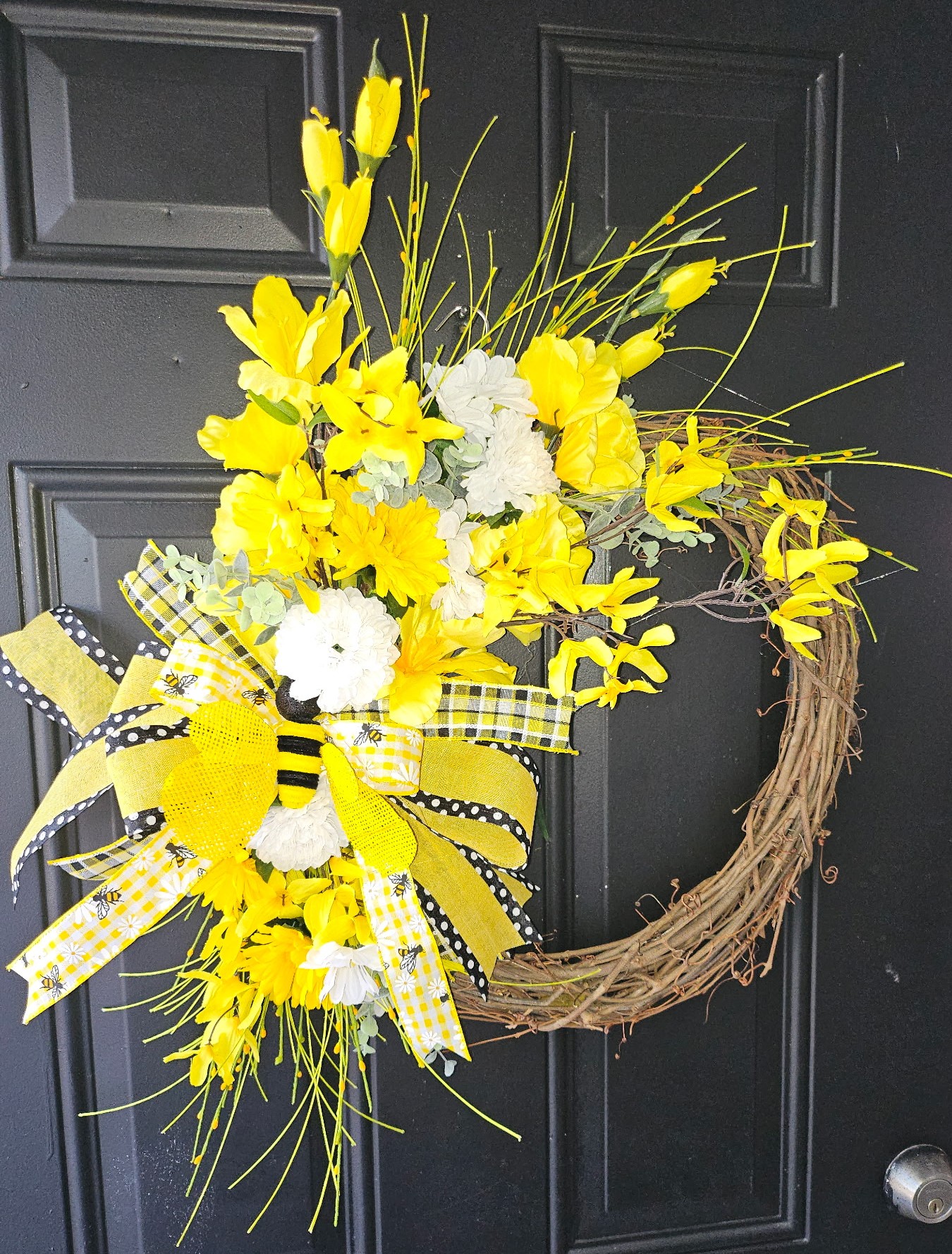 Busy Bee Grapevine Wreath